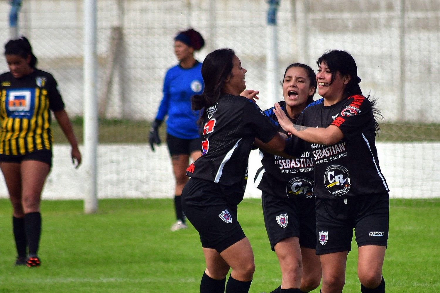 FEM: San Lorenzo, Racing FC y Los Pinos, debutaron ganando
